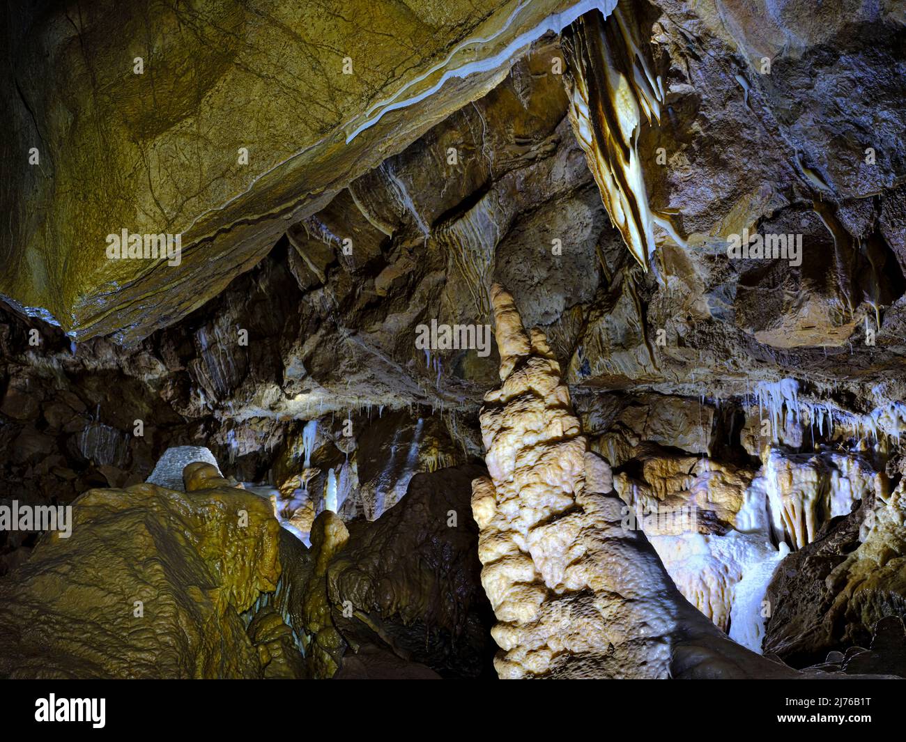 Europa, Deutschland, Hessen, Westerwald, Geopark Westerwald-Lahn-Taunus, Breitscheid, Karsthöhlensystem Herbstlabyrinth Adventhöhle, Knopfhalle, Besucherhöhle Stockfoto