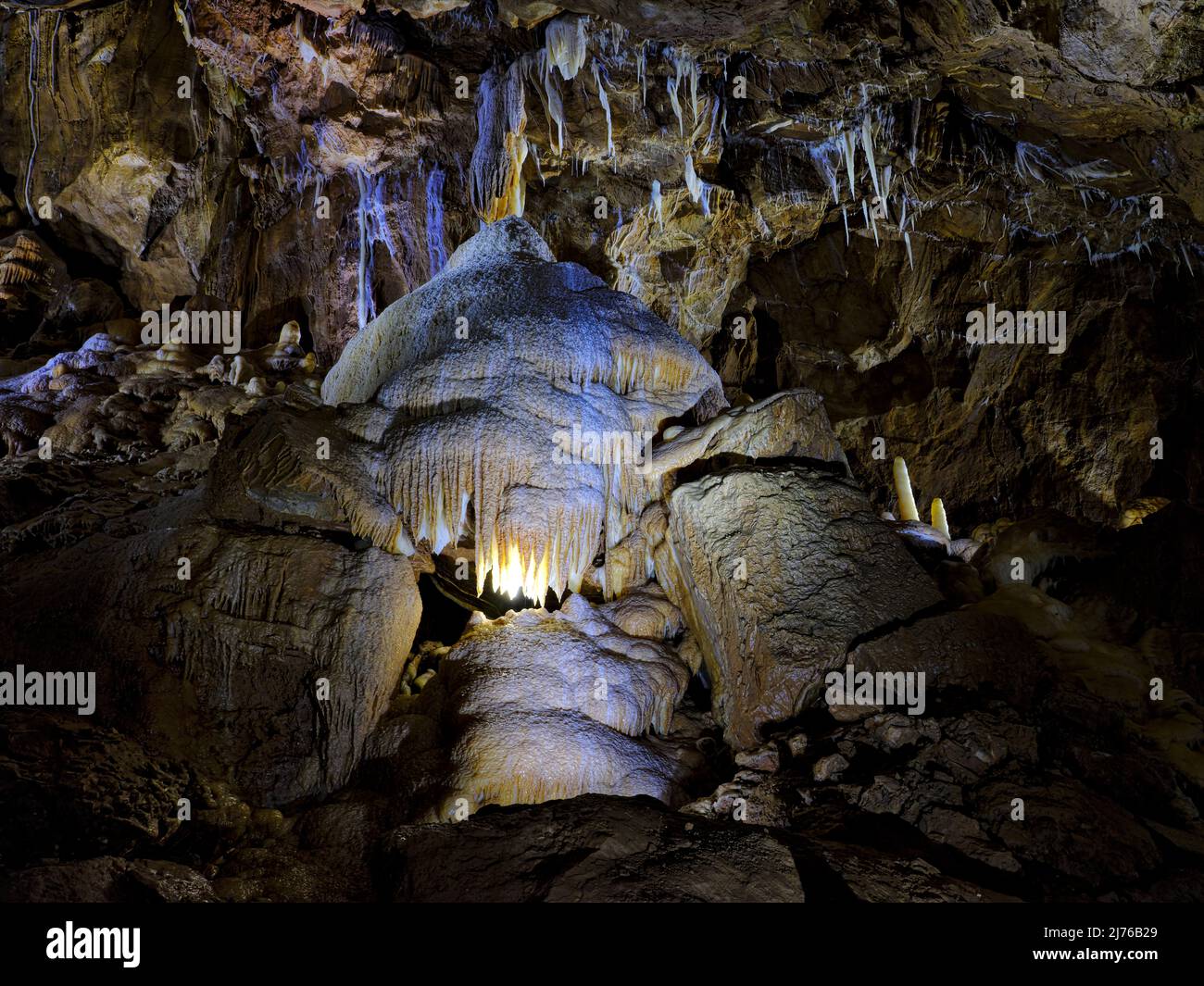 Europa, Deutschland, Hessen, Westerwald, Geopark Westerwald-Lahn-Taunus, Breitscheid, Karsthöhlensystem Herbstlabyrinth Adventhöhle, Knopfhalle, Besucherhöhle Stockfoto