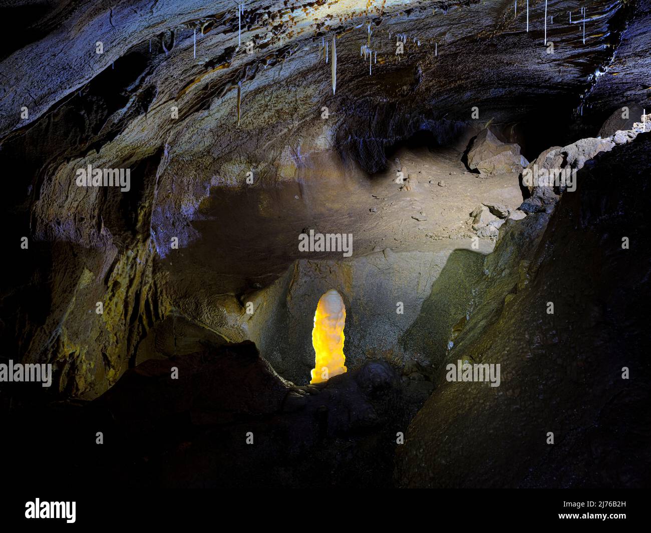 Europa, Deutschland, Hessen, Westerwald, Geopark Westerwald-Lahn-Taunus, Breitscheid, Karsthöhlensystem Herbstlabyrinth Adventhöhle, Knopfhalle, Besucherhöhle Stockfoto