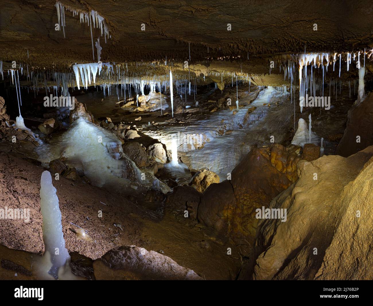 Europa, Deutschland, Hessen, Westerwald, Geopark Westerwald-Lahn-Taunus, Breitscheid, Karsthöhlensystem Herbstlabyrinth Adventhöhle, Knopfhalle, Besucherhöhle Stockfoto