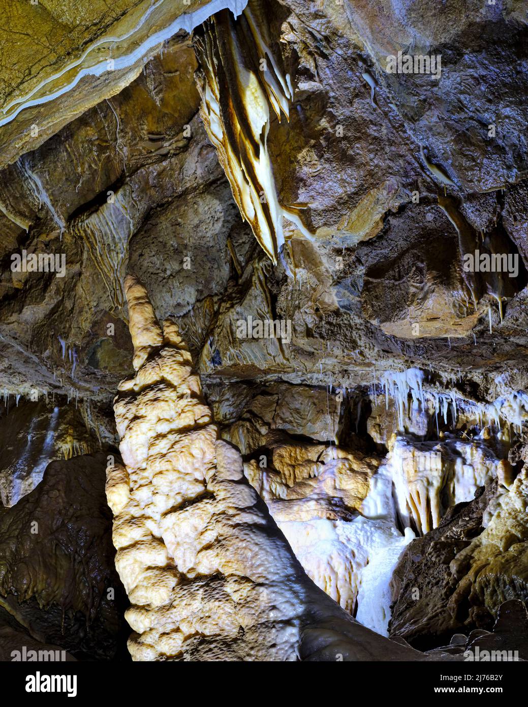 Europa, Deutschland, Hessen, Westerwald, Geopark Westerwald-Lahn-Taunus, Breitscheid, Karsthöhlensystem Herbstlabyrinth Adventhöhle, Knopfhalle, Besucherhöhle Stockfoto