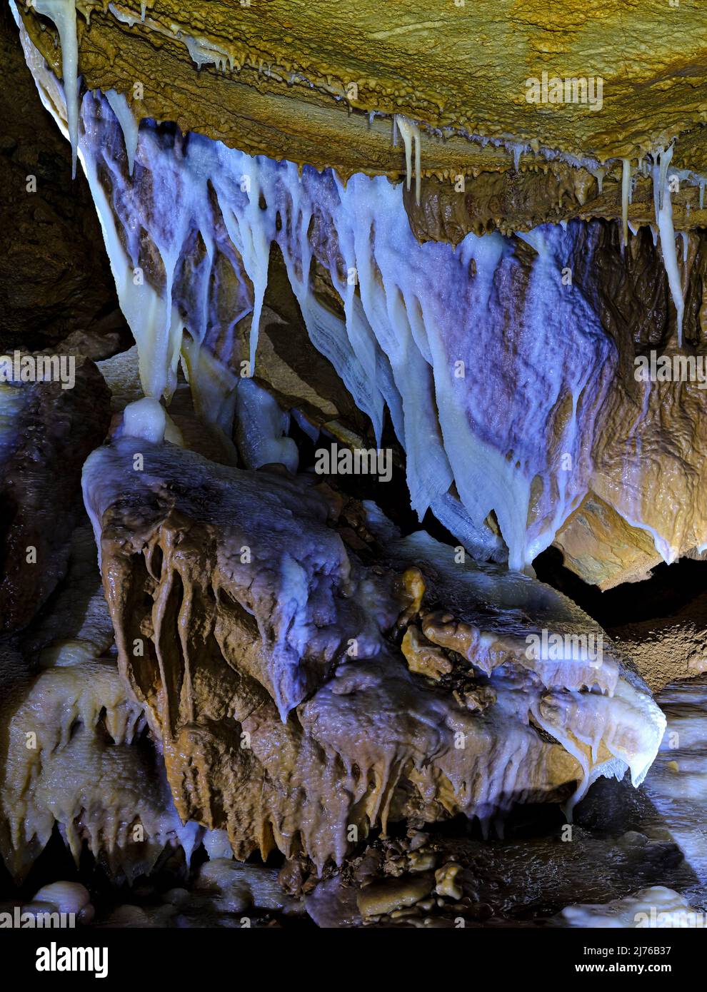 Europa, Deutschland, Hessen, Westerwald, Geopark Westerwald-Lahn-Taunus, Breitscheid, Karsthöhlensystem Herbstlabyrinth Adventhöhle, Knopfhalle, Besucherhöhle Stockfoto
