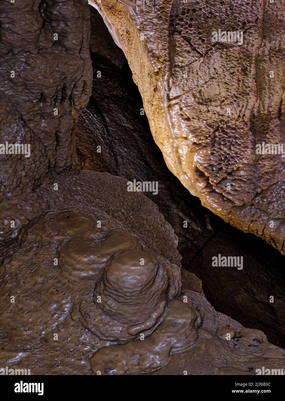 Europa, Deutschland, Hessen, Westerwald, Geopark Westerwald-Lahn-Taunus, Breitscheid, Karsthöhlensystem Herbstlabyrinth Adventhöhle, Knopfhalle, Besucherhöhle Stockfoto