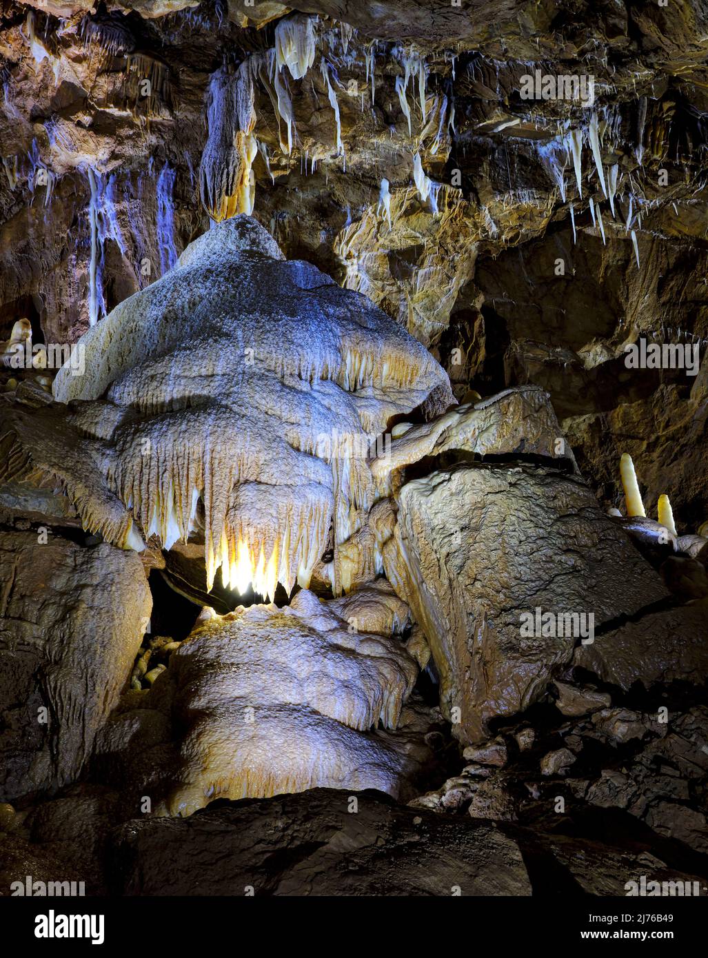 Europa, Deutschland, Hessen, Westerwald, Geopark Westerwald-Lahn-Taunus, Breitscheid, Karsthöhlensystem Herbstlabyrinth Adventhöhle, Knopfhalle, Besucherhöhle Stockfoto