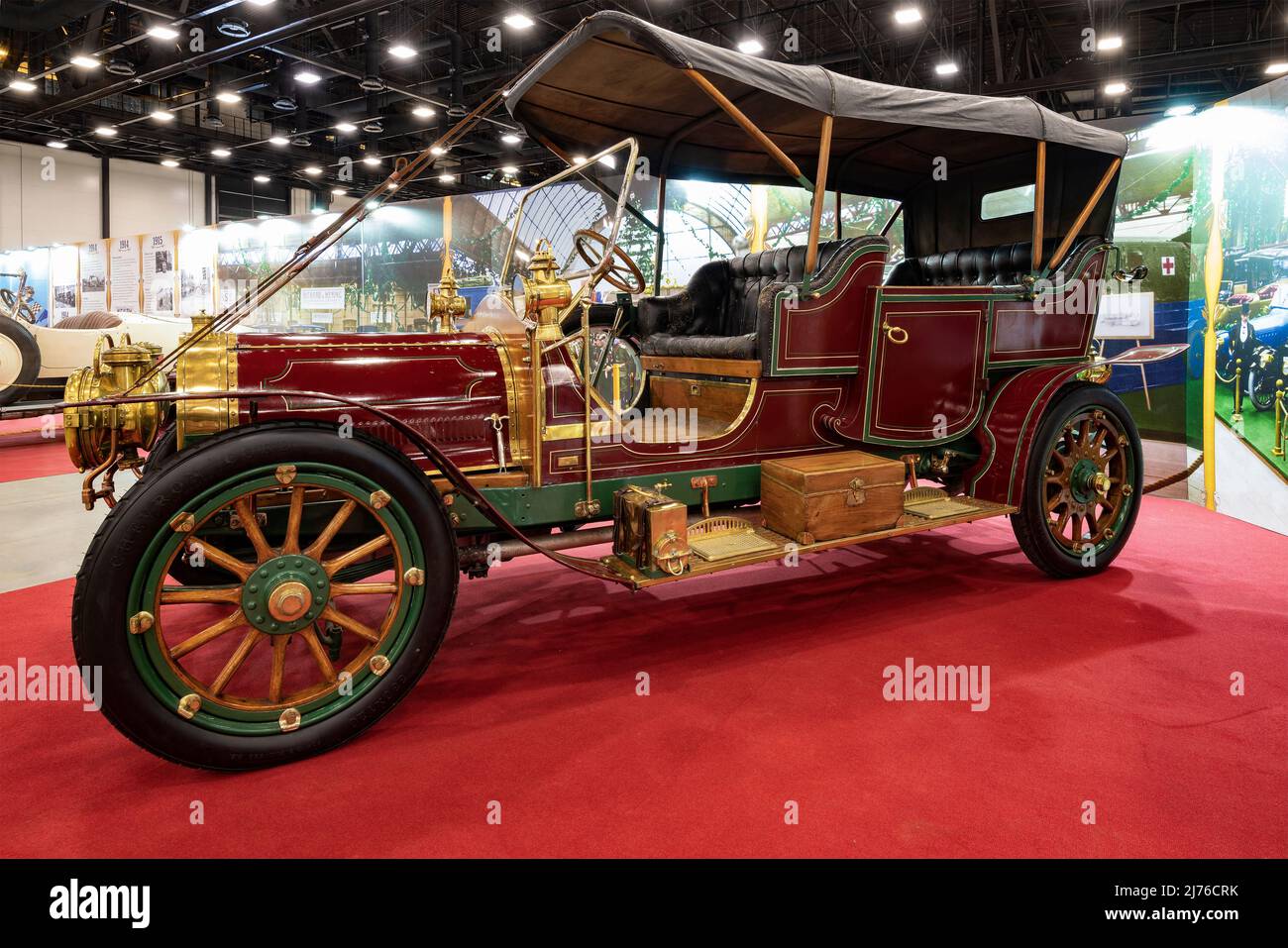 SANKT PETERSBURG, RUSSLAND - 23. APRIL 2022: Vintage Delaunay Belleville aus der kaiserlichen Garage des russischen Imperators Nikolaus II. In der Oldtimer-Galerie Stockfoto