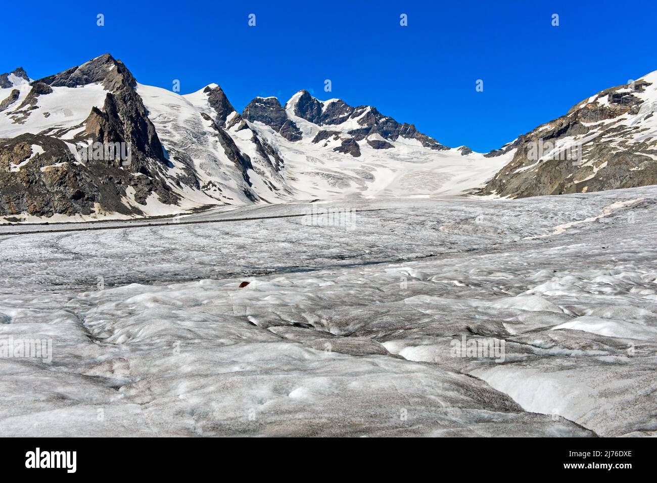 Eisfeld am Concordia Place (Konkordiaplatz), Blick auf Jungfraufirn und Jungfrau, Great Aletsch Glacier, Jungfrau-Aletsch-Bietschhorn UNESCO Weltnaturerbe, Grindelwald, Berner Oberland, Schweiz Stockfoto