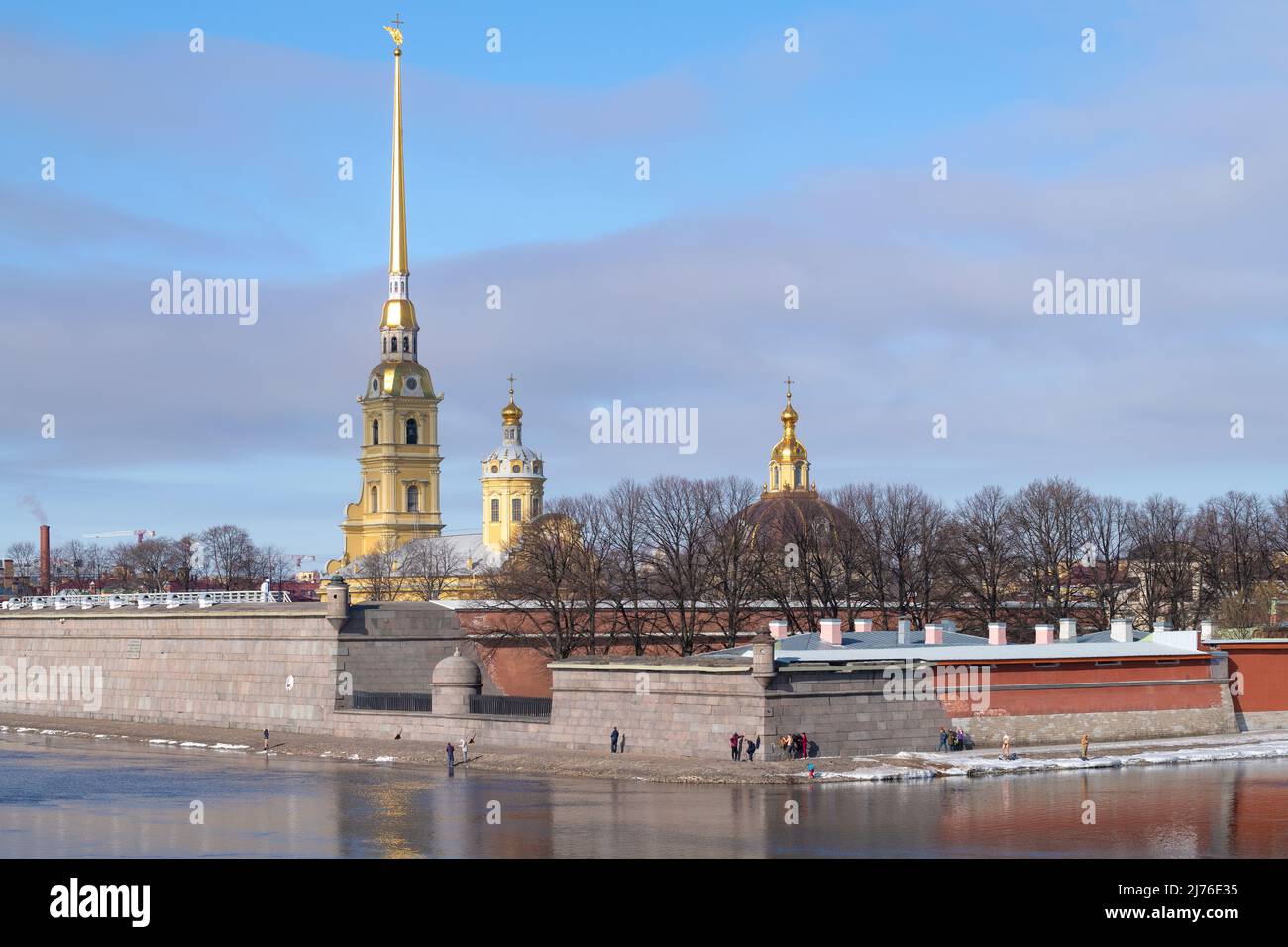 April an den Mauern der Peter und Paul Festung. Sankt Petersburg, Russland Stockfoto