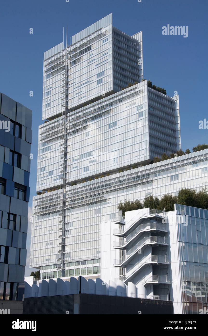 Das Tribunal Judiciaire de Paris des Architekten Renzo Piano ist ein modernes Gebäude, in dem der Gerichtshof und das Recht der französischen Hauptstadt untergebracht sind. Stockfoto