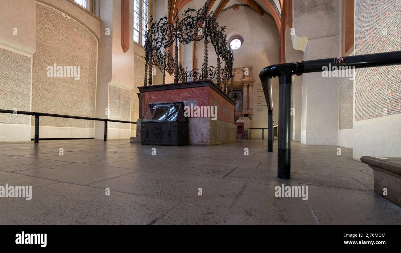 Tschechische Republik, Prag, die Pinkas-Synagoge listet Nazi-Konzentrationslager auf. Die 1479 geweihte Synagoge dient dem Gedenken an die Juden im Konzentrationslager Theresienstadt, etwa 70 Kilometer nördlich von Prag. Stockfoto