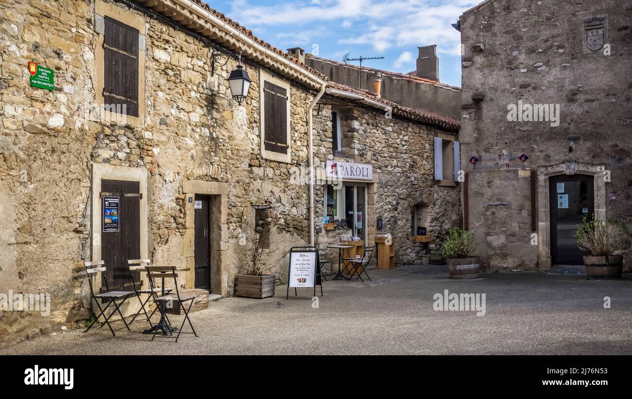 Rue des Martis in Minerve. Letzte Zuflucht der Katharer, eines der schönsten Dörfer Frankreichs (Les plus beaux Villages de France). Stockfoto