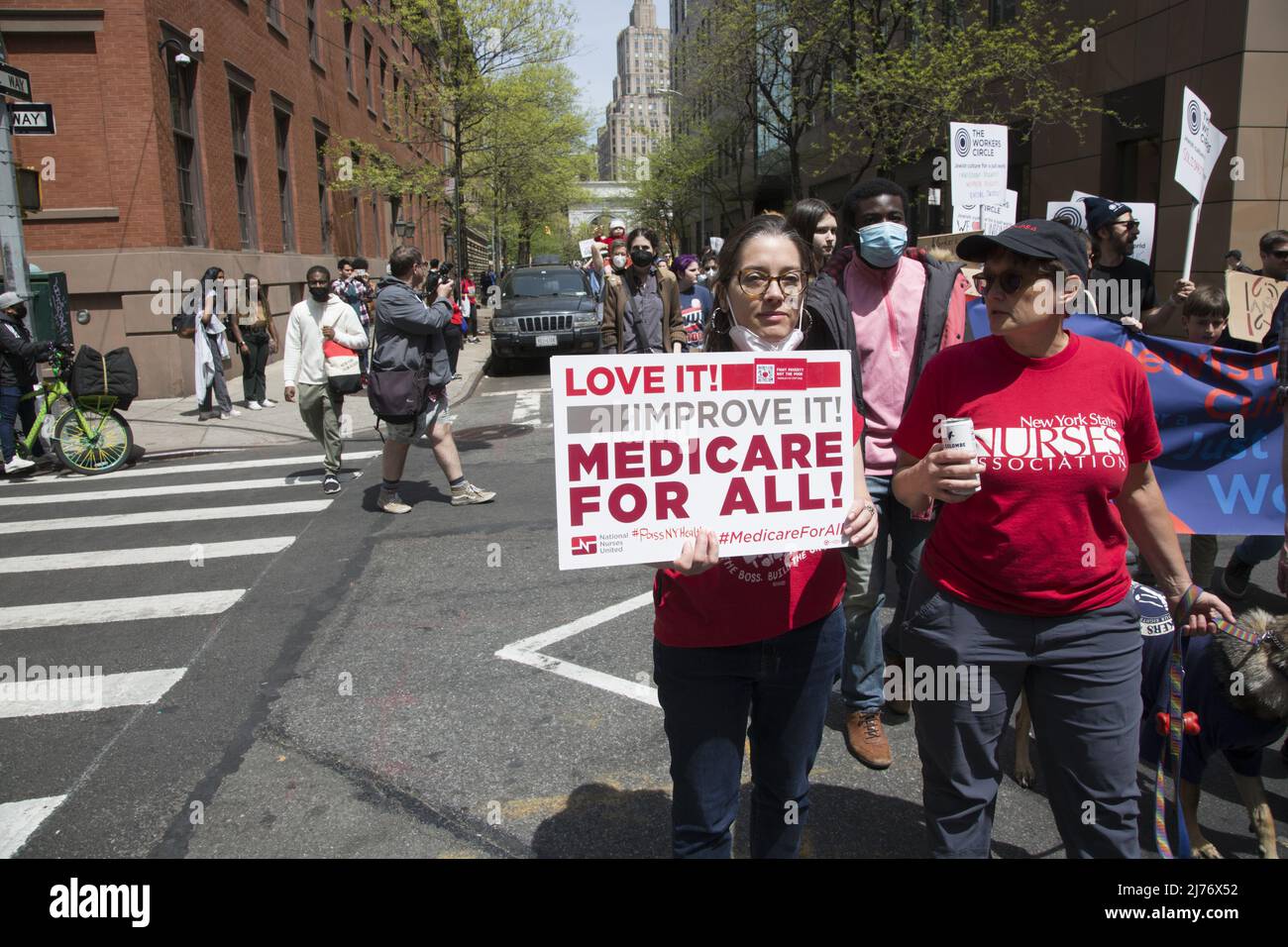 Jährliche 1. Mai-Demonstration und demonstration in New York City, die Gewerkschaften, Arbeiter und verschiedene soziale und politische Fragen vertritt, die den Menschen der Arbeiterklasse betreffen. Stockfoto