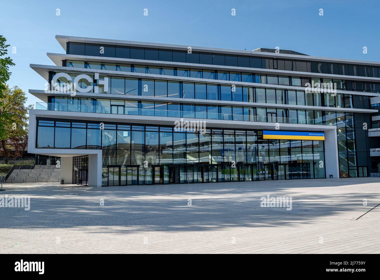 Hamburg, Hamburg Deutschland - 05032022: Blick auf die Fassade und den Eingangsbereich des Hamburger Kongresszentrums CCH Stockfoto