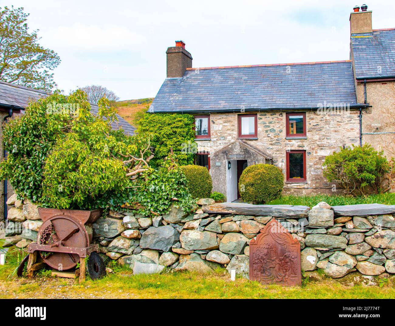 Historisches Bwthyn Pennant Cottage, ein Bauernhaus aus dem 16.. Jahrhundert in Cwm Pennant, Garndolbenmaen, Gwynedd, Nordwales Stockfoto