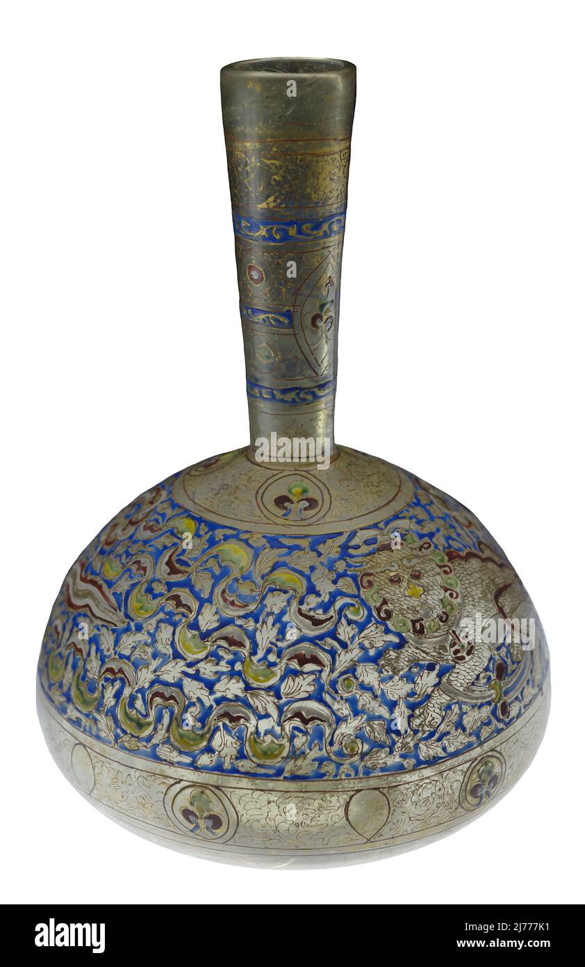 Flasche mit chinesischen Löwen verziert, 14. Jahrhundert. Mamluk-Periode (1250-1517). Ägypten (oder Syrien). Vergoldetes und emailliertes Glas. Calouste Gulbenkian Museum. Lissabon, Portugal. Stockfoto