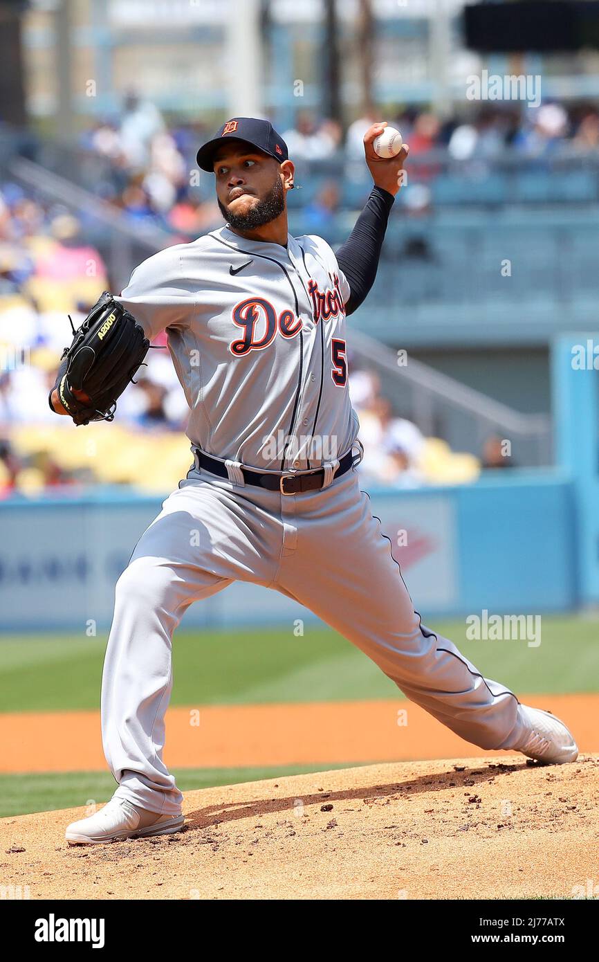 Der Detroit Tigers Pitcher Eduardo Rodriguez (57) spielt während eines MLB-Baseballspiels gegen die Los Angeles Dodgers am Sonntag, 1. Mai 2022 in Los Angeles. Stockfoto