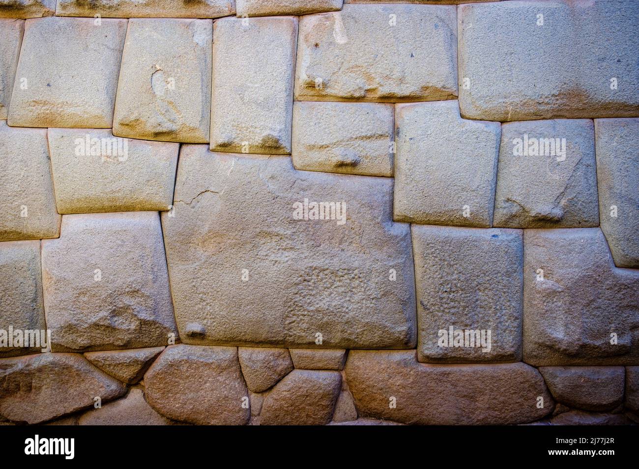12 abgewinkelter Stein, antikes Inka-Mauerwerk in der Calle Hatunrumiyoc, Stadt Cusco, Heiliges Tal, Peru Stockfoto