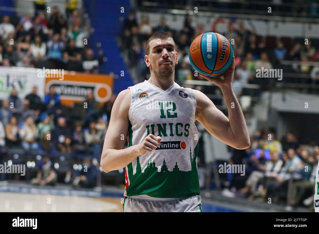 Artem Klimenko (Platz 12) von UNICS in Aktion beim ersten Match 1/2 Finale des VTB United League Basketballspiels zwischen Zenit und UNICS in der Sibur Arena. Endstand; Zenit Saint Petersburg 65:74 UNICS Kazan. Stockfoto