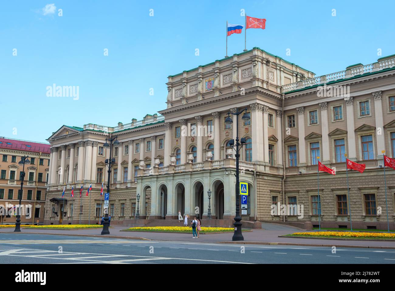 SANKT PETERSBURG, RUSSLAND - 19. JUNI 2020: Fassade des Mariinsky-Palastes (St. Petersburg Legislative Assembly) an einem Junimorgen Stockfoto