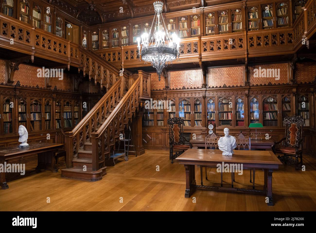 ST. PETERSBURG, RUSSLAND - 17. FEBRUAR 2022: Innenraum der persönlichen Bibliothek des russischen Imperators Nikolaus II. Winterpalast, Eremitage Stockfoto