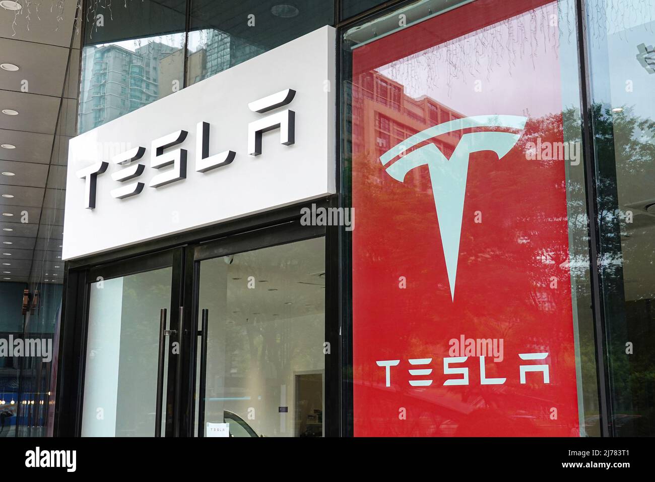 29. April 2022, Changzhou, Jiangsu, China: Ein Tesla Motors-Geschäft in Changzhou. (Bild: © Sheldon Cooper/SOPA Images via ZUMA Press Wire) Stockfoto