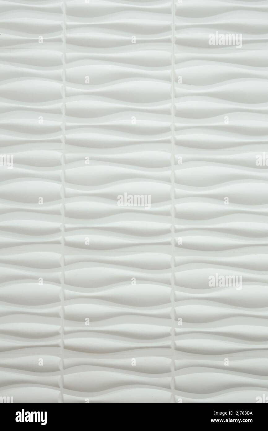 Abstrakter Wandhintergrund mit Formen, in weißer Farbe. Stockfoto