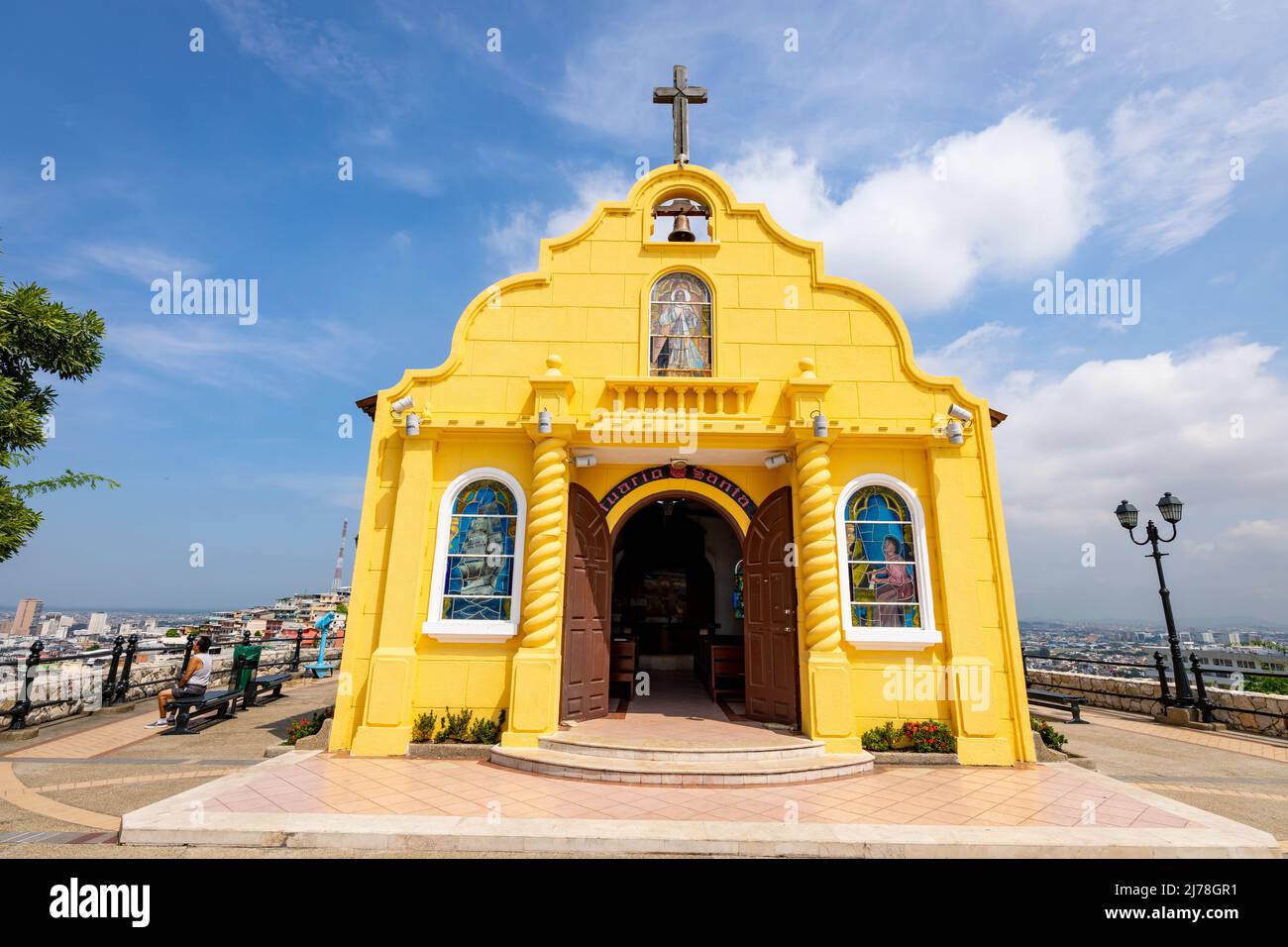 Guayaquil, Kirche in der Stadt Guayaquil auf dem Hügel Santa Ana. Traditionelle Kolonialarchitektur in der zweitgrößten Stadt Ecuadors. Stockfoto