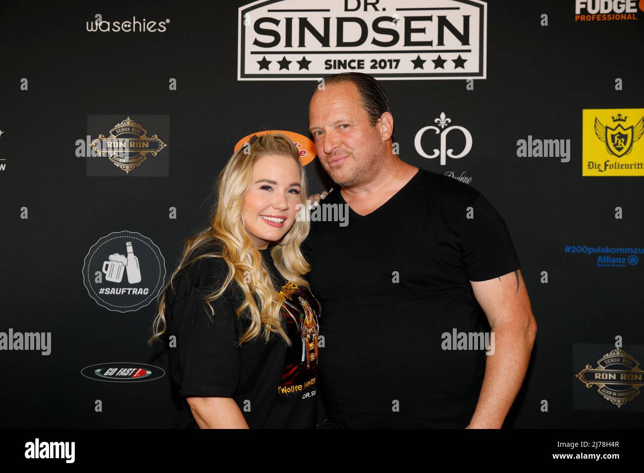 Frau Marlisa (Lisa Rudzio) bei der Dr.Sindsen - Release-Party 'WOLLTE IMMER PROMI SEIN' im Hofbräu Wirtshaus Berlin. Berlin, 06.05.2022 Stockfoto