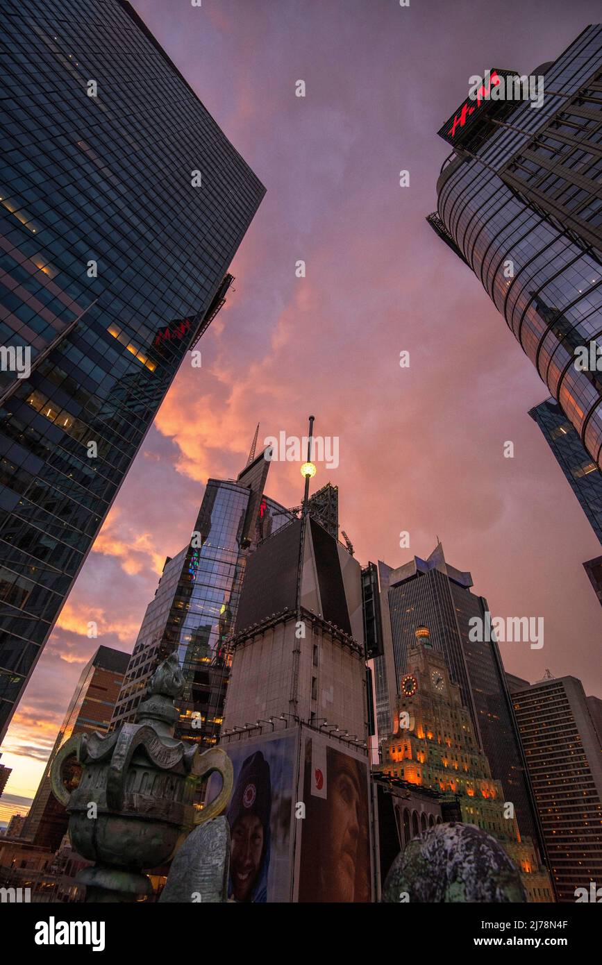 Der Times Square wurde vom Dach des Knickerbocker Hotels in Midtown Manhattan, New York, USA, eingefangen Stockfoto