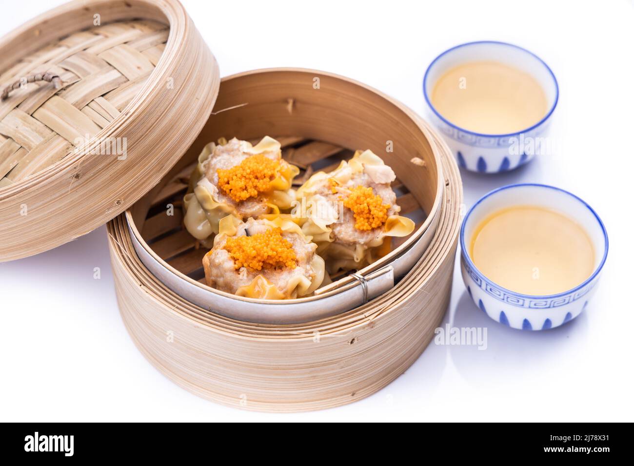 Frisch gedünsteter siew Mai oder Shaomai ist eine kantonesische chinesische Dim Sum-Delikatesse aus Poular Stockfoto