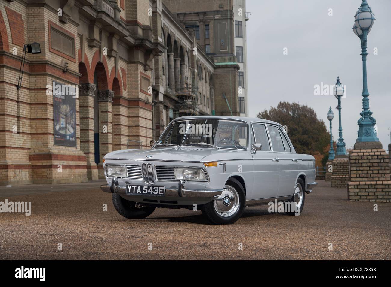 1967 BMW 2000 klassischer deutscher Limousinenwagen Stockfoto