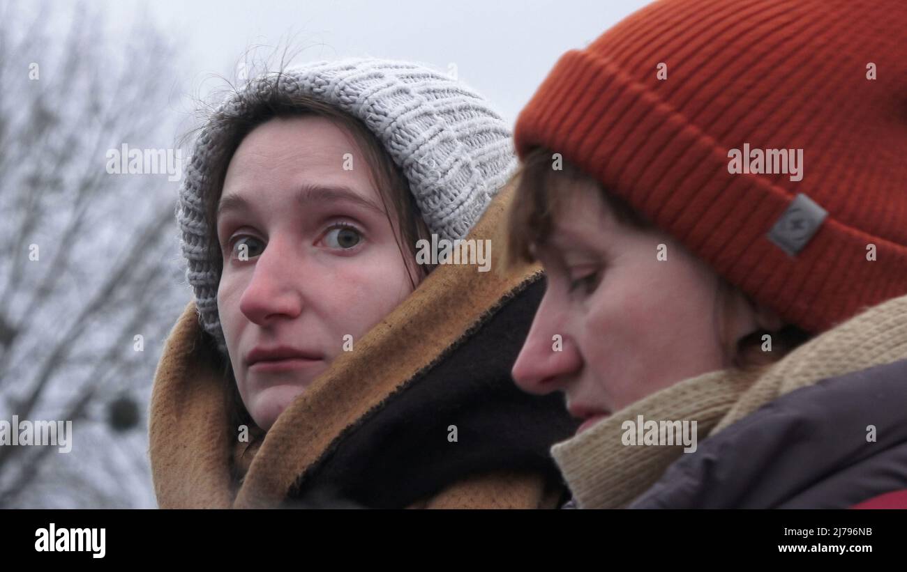 KIEW, UKRAINE - 9. MÄRZ: Evakuierung von Irpin und Vorzel in einem Notlager, das für evakuierte Bewohner aus aktiven Kampfgebieten am Stadtrand von Kiew eingerichtet wurde, während die russische Invasion der Ukraine am 9. März 2022 in Kiew, Ukraine, fortgesetzt wird. Russland begann eine militärische Invasion der Ukraine, nachdem das russische parlament Verträge mit zwei abtrünnigen Regionen in der Ostukraine gebilligt hatte. Es ist der größte militärische Konflikt in Europa seit dem Zweiten Weltkrieg Stockfoto