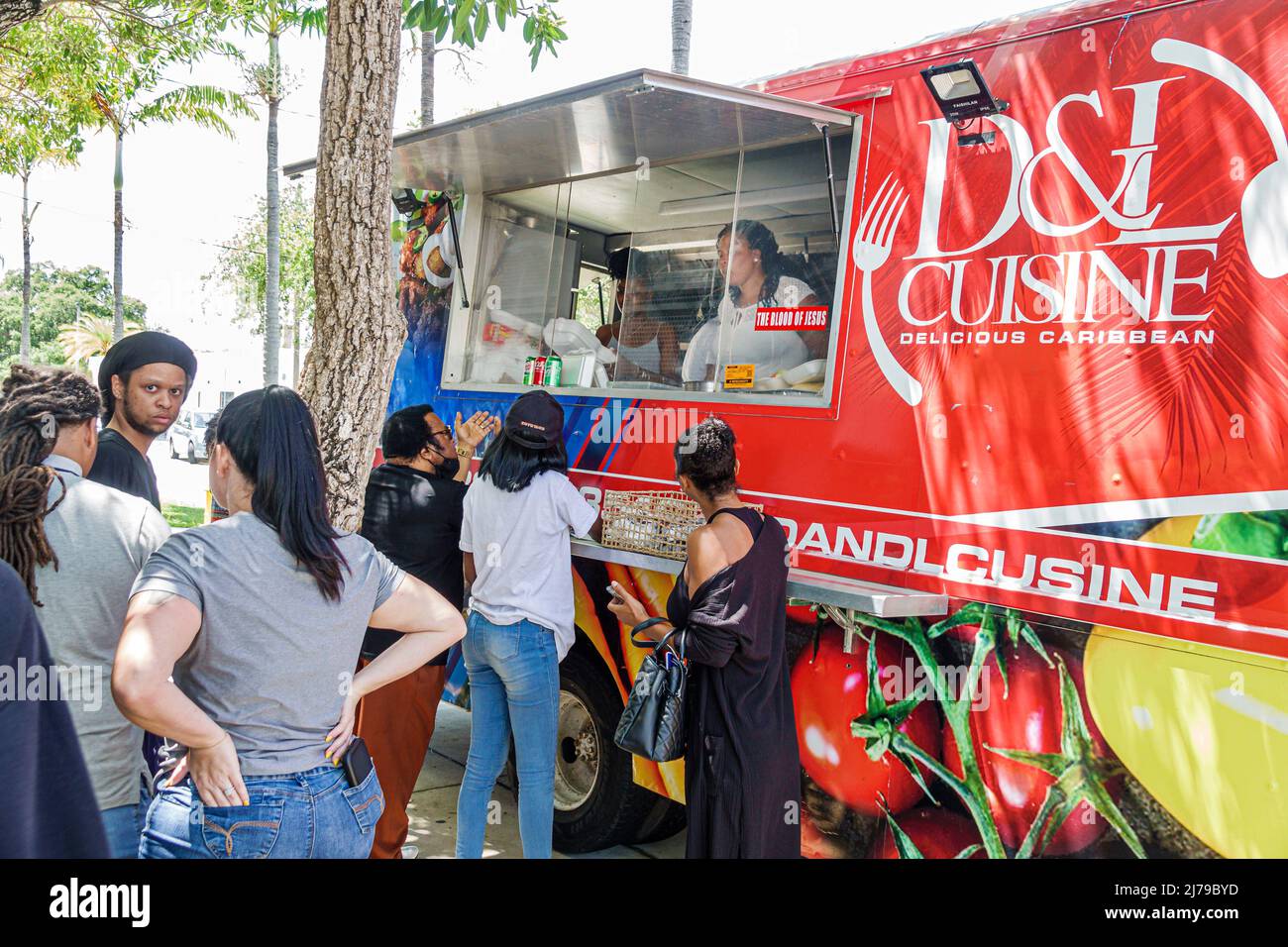 Miami Florida Little Haiti Haitianische Gemeinschaft jährliche Veranstaltung Buch Festival Cultural Center Complex Kreolische Kultur Karibik Küche Food Truck Stockfoto