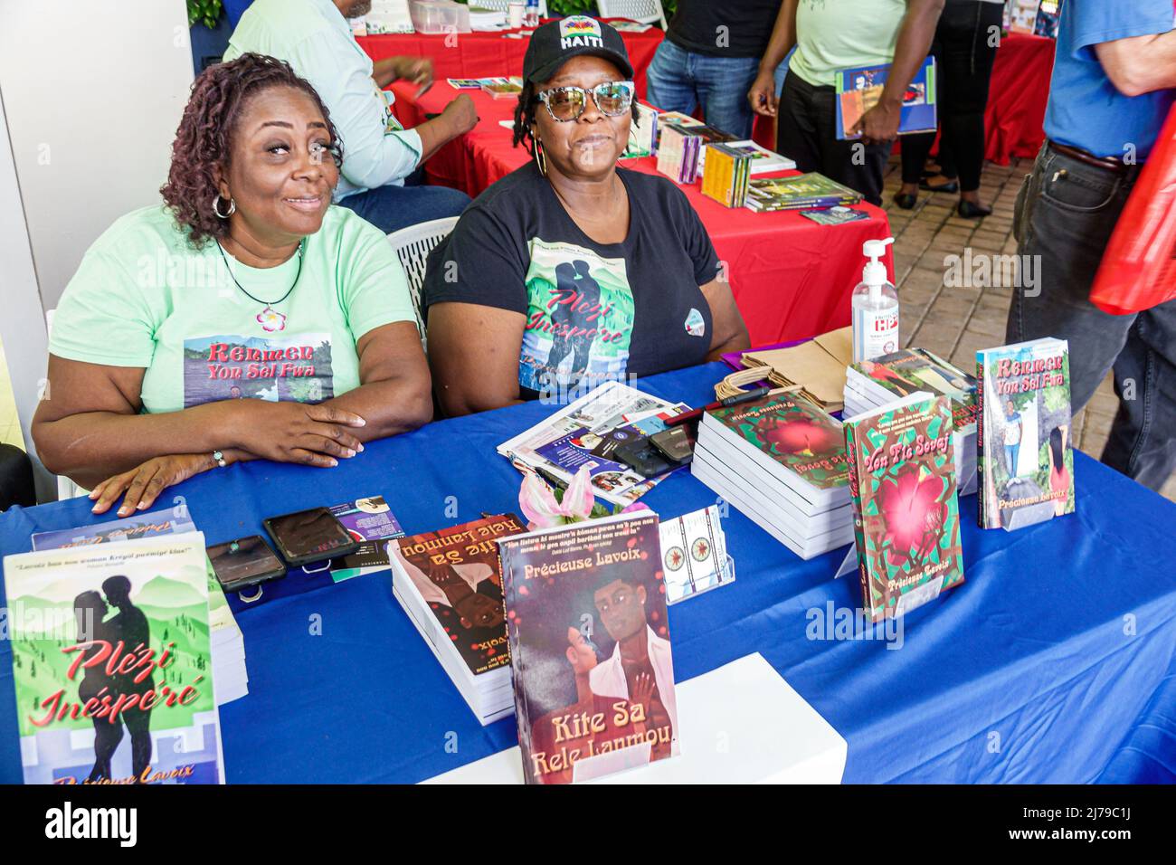 Miami Florida Little Haiti Haitianische Gemeinschaft jährliche Veranstaltung Buchfestival Kulturzentrum Komplex Kreolische Sprachkultur Frauen Autoren Bücher DIS Stockfoto