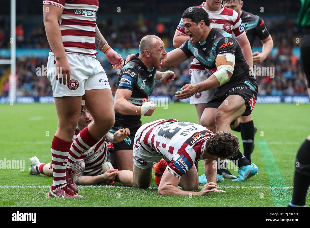 Leeds, Großbritannien. 07.. Mai 2022. James Roby feiert seinen Versuch für Saint Helens beim Halbfinale des Challenge Cup zwischen Wigan und St Helens am 7. Mai 2022 in der Elland Road, Leeds, England. Foto von Simon Hall. Nur zur redaktionellen Verwendung, Lizenz für kommerzielle Nutzung erforderlich. Keine Verwendung bei Wetten, Spielen oder Veröffentlichungen einzelner Clubs/Vereine/Spieler. Kredit: UK Sports Pics Ltd/Alamy Live Nachrichten Stockfoto