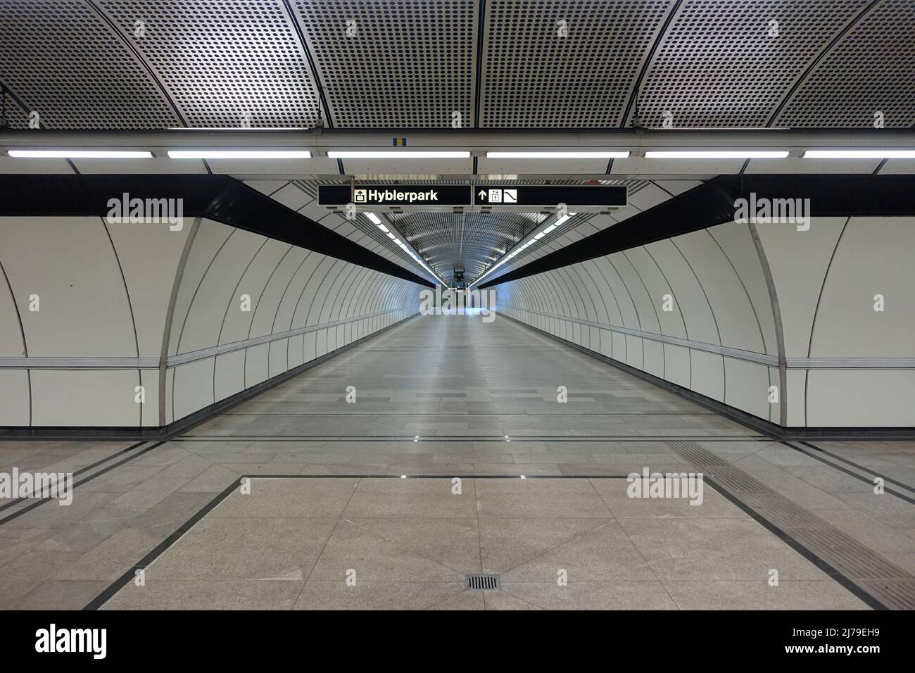 Wien, U-Bahn-Linie U3, Station Zippererstraße // Wien, U-Bahn-Linie U3, Zippererstrasse Stockfoto