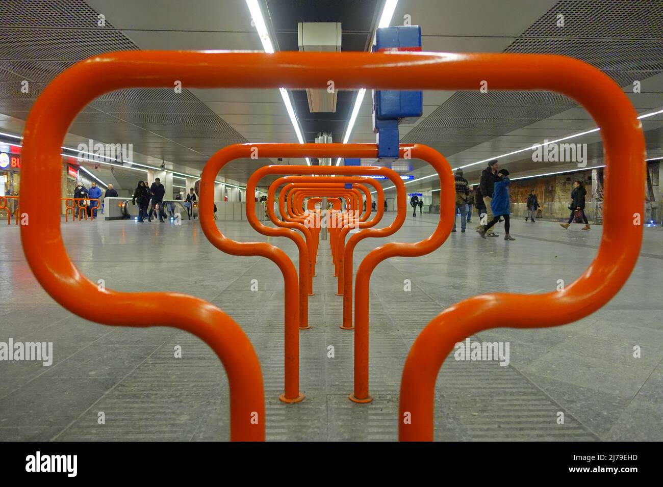 Wien, U-Bahn-Linie U3, Station Westbahnhof // Wien, U-Bahn-Linie U3, Westbahnhof Stockfoto