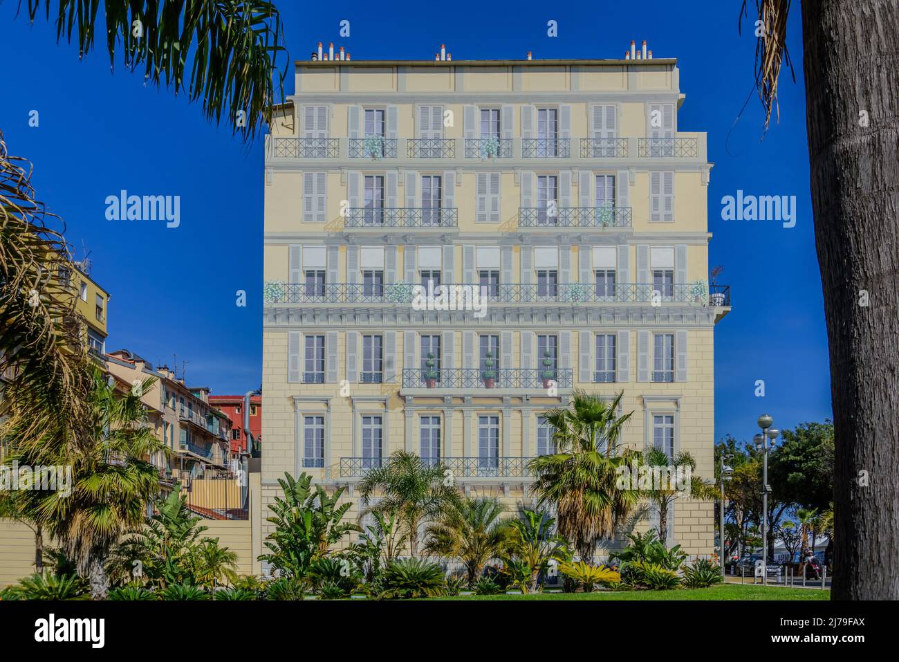Nizza, Fassade mit Trompe l'oeil-Malerei an der Rue Sulzer // Nizza, Rue Sulzer, Trompe l'oeil-Painting Facade Stockfoto