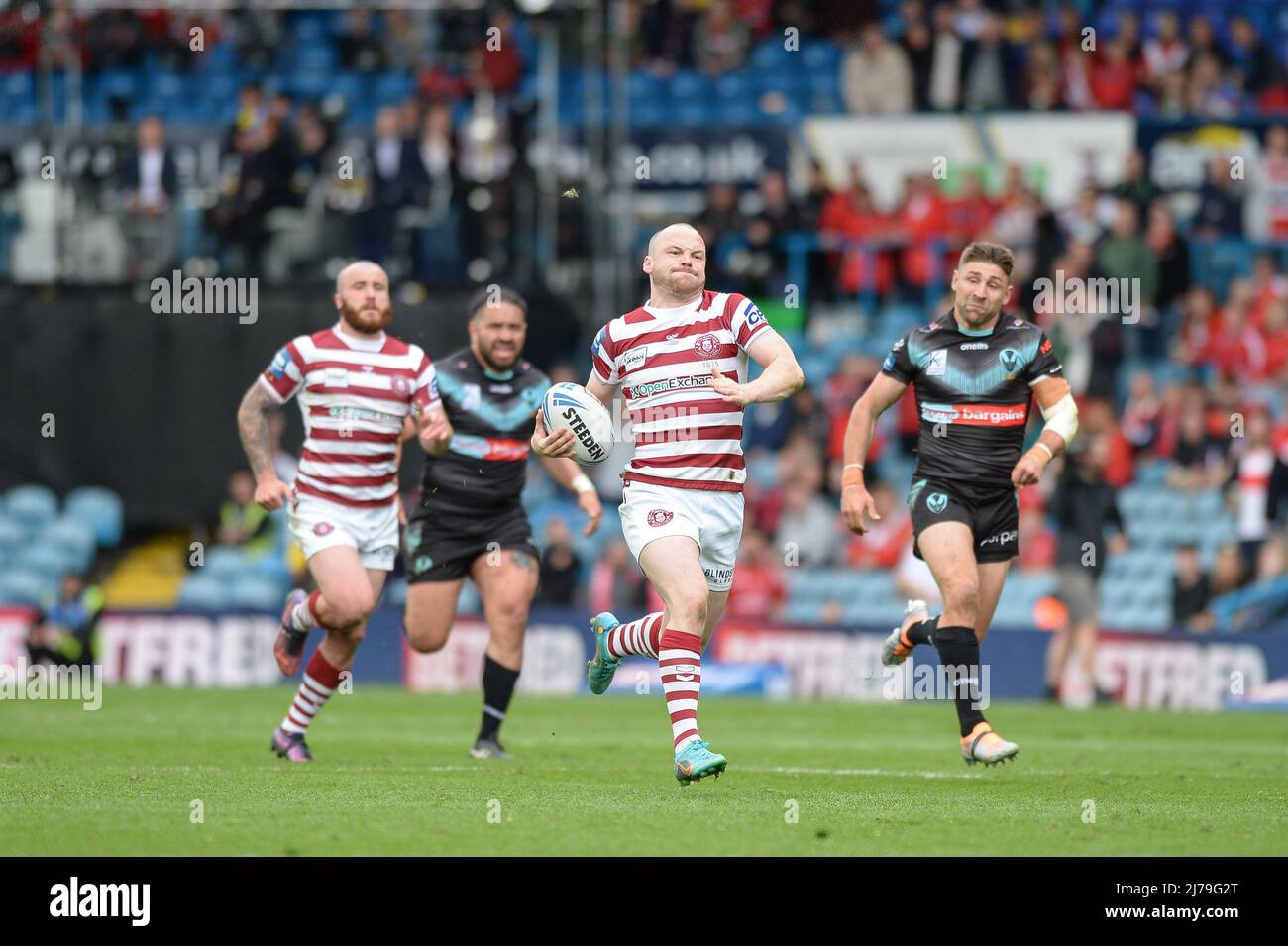 Leeds, England - 7.. Mai 2022 - Liam Marshall of Wigan Warriors rast weg, um einen Versuch zu machen. Rugby League Betfred Challenge Cup Halbfinale Wigan Warriors vs St. Helens im Elland Road Stadium, Leeds, Großbritannien Dean Williams Credit: Dean Williams/Alamy Live News Stockfoto