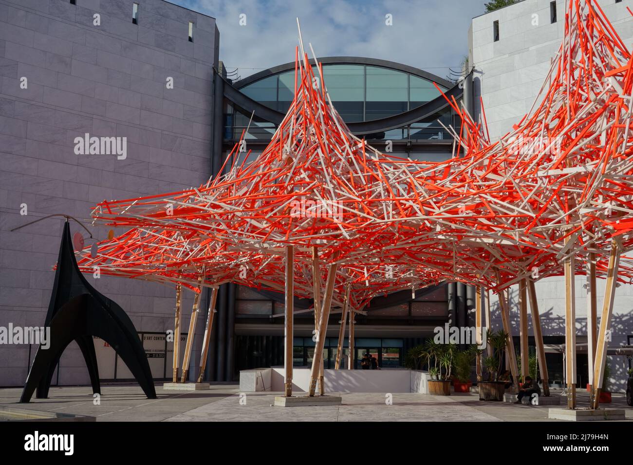 Nizza, Musée d’Art Moderne et d’Art Contemporain, MAMAC, Installation Tribut an Alexander Calder von Arne Quinze // Nice, Musee d'Art moderne et d'Art Stockfoto