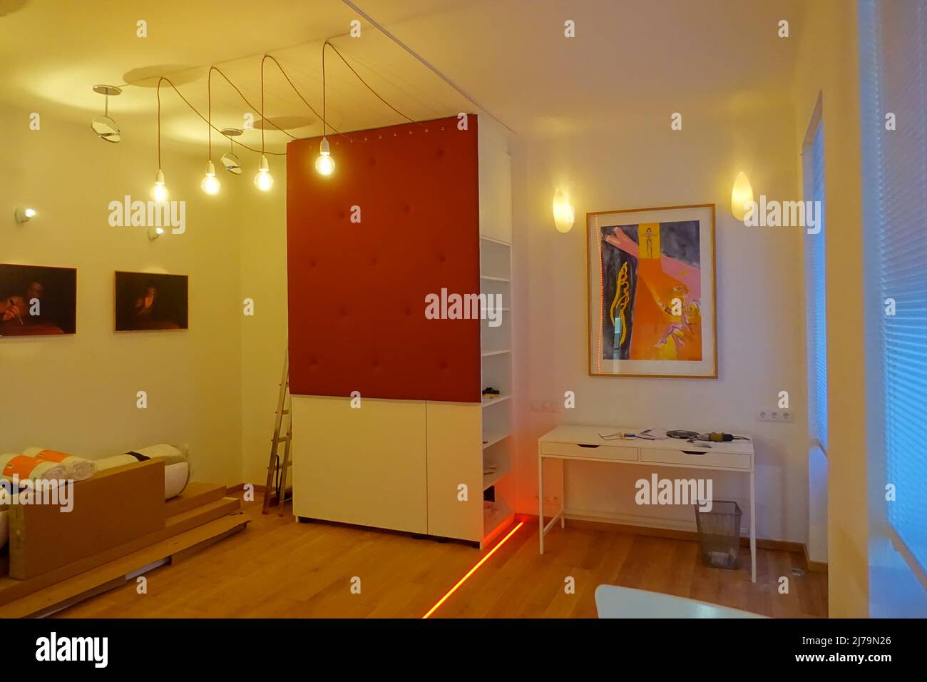 Wien, Sanierung einer Klenwohnung, Beleuchtung // Wien, Renovierung einer kleinen Wohnung Stockfoto