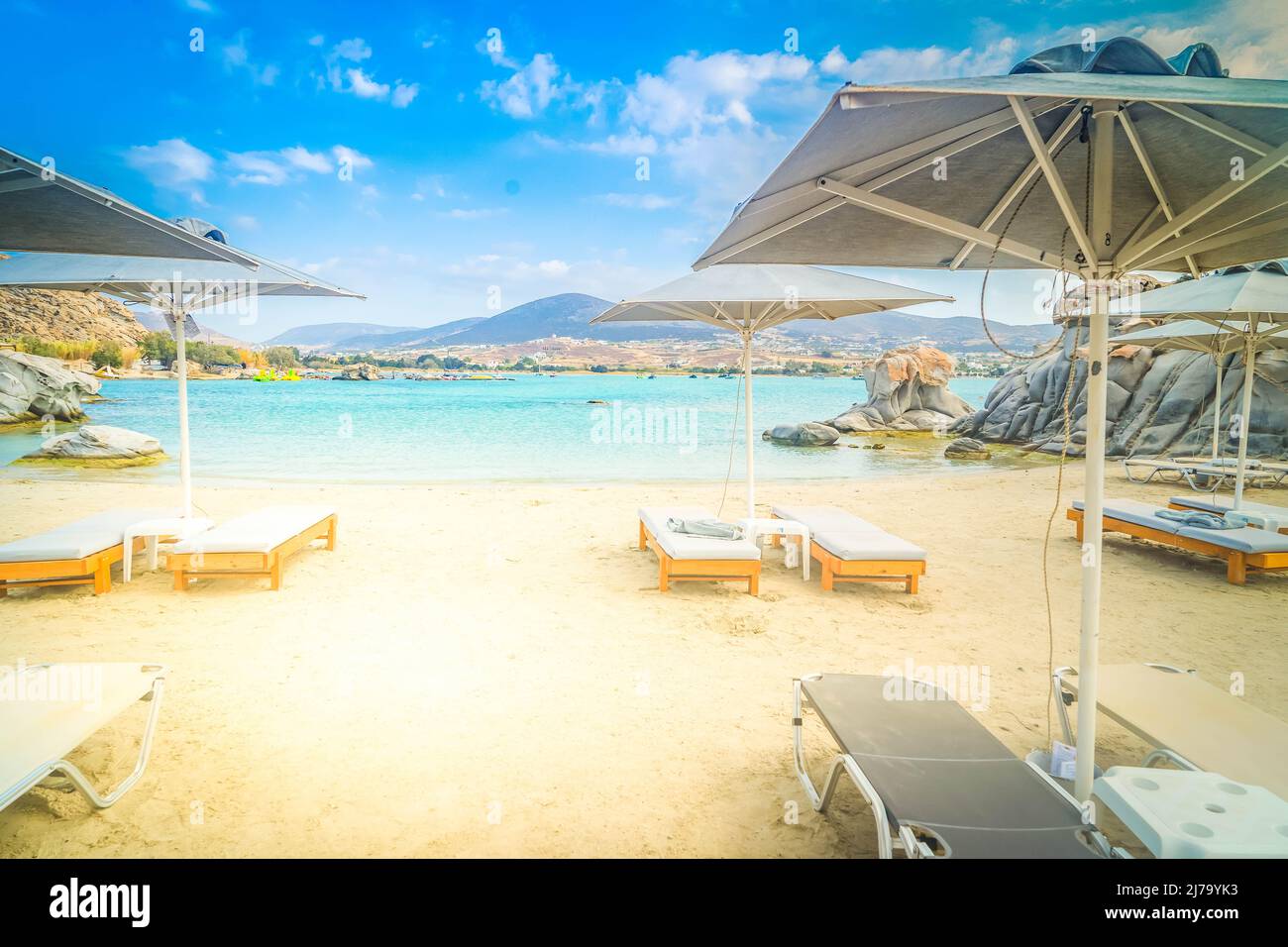 Romantischer Strand auf der griechischen Insel Stockfoto
