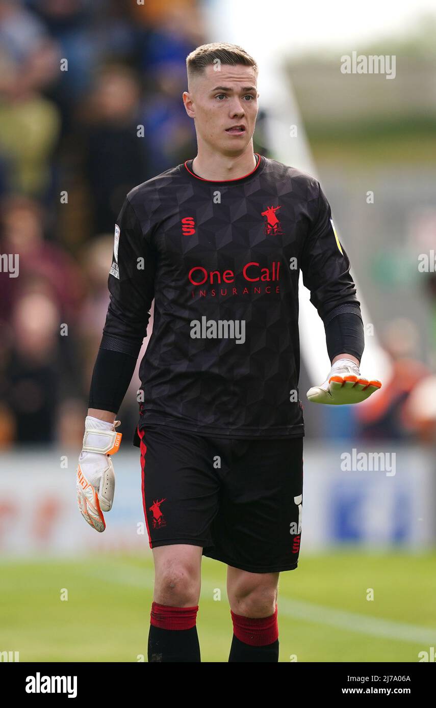 Mansfield Town Torwart Nathan Bishop in Aktion während des Sky Bet League Two Spiels im One Call Stadium, Mansfield. Bilddatum: Samstag, 7. Mai 2022. Stockfoto