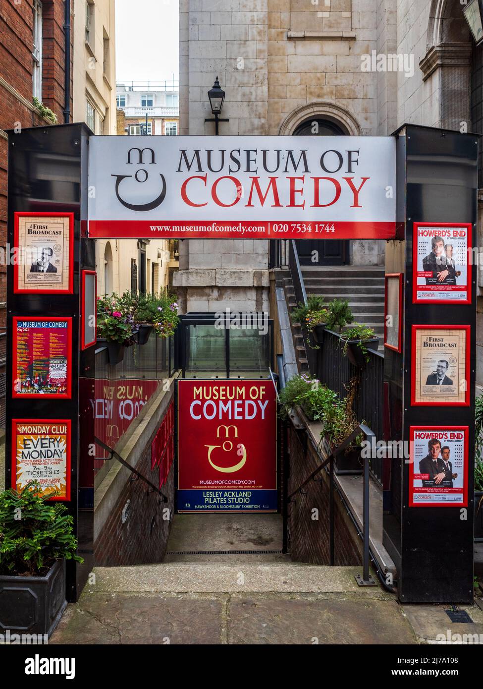 Museum of Comedy London in der Krypta der St. George’s Church Bloomsbury Way London. London Comedy Venue wurde 2014 gegründet. Stockfoto