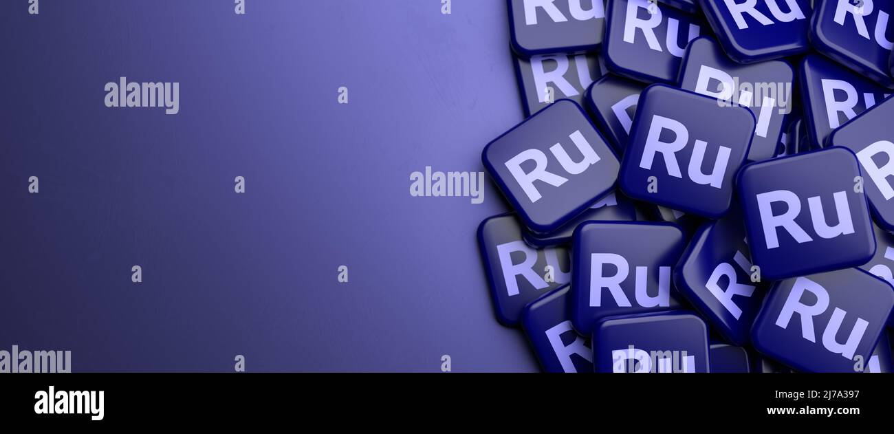 Logos der Online-Videobearbeitungssoftware Adobe Premiere Rush auf einem Haufen auf einem Tisch. Speicherplatz kopieren. Webbanner-Format. Stockfoto