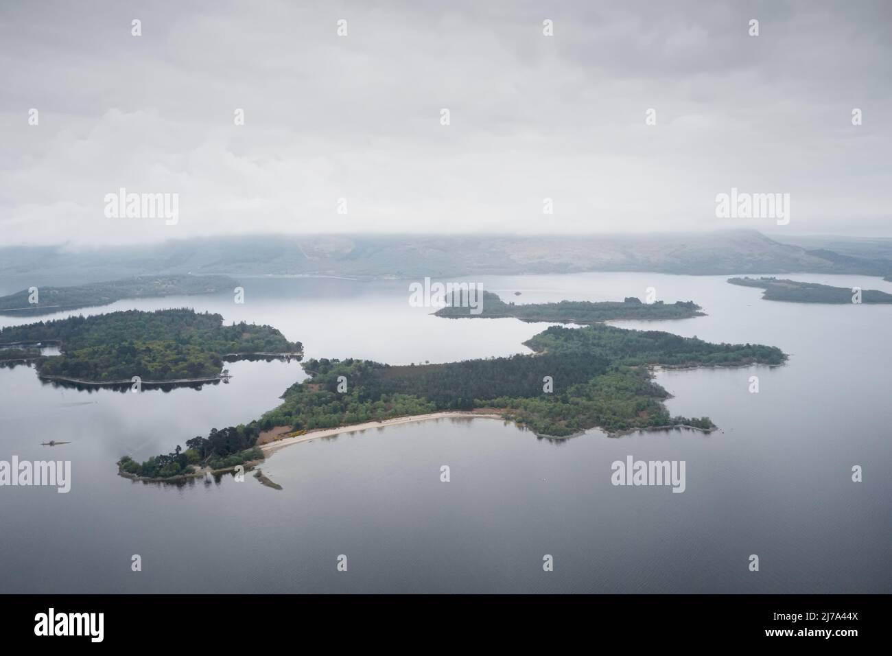 Luftaufnahme von Loch Lomond mit den Inseln Inchtavannach, Inchconnachan, Inchcruin und Inchfad Stockfoto