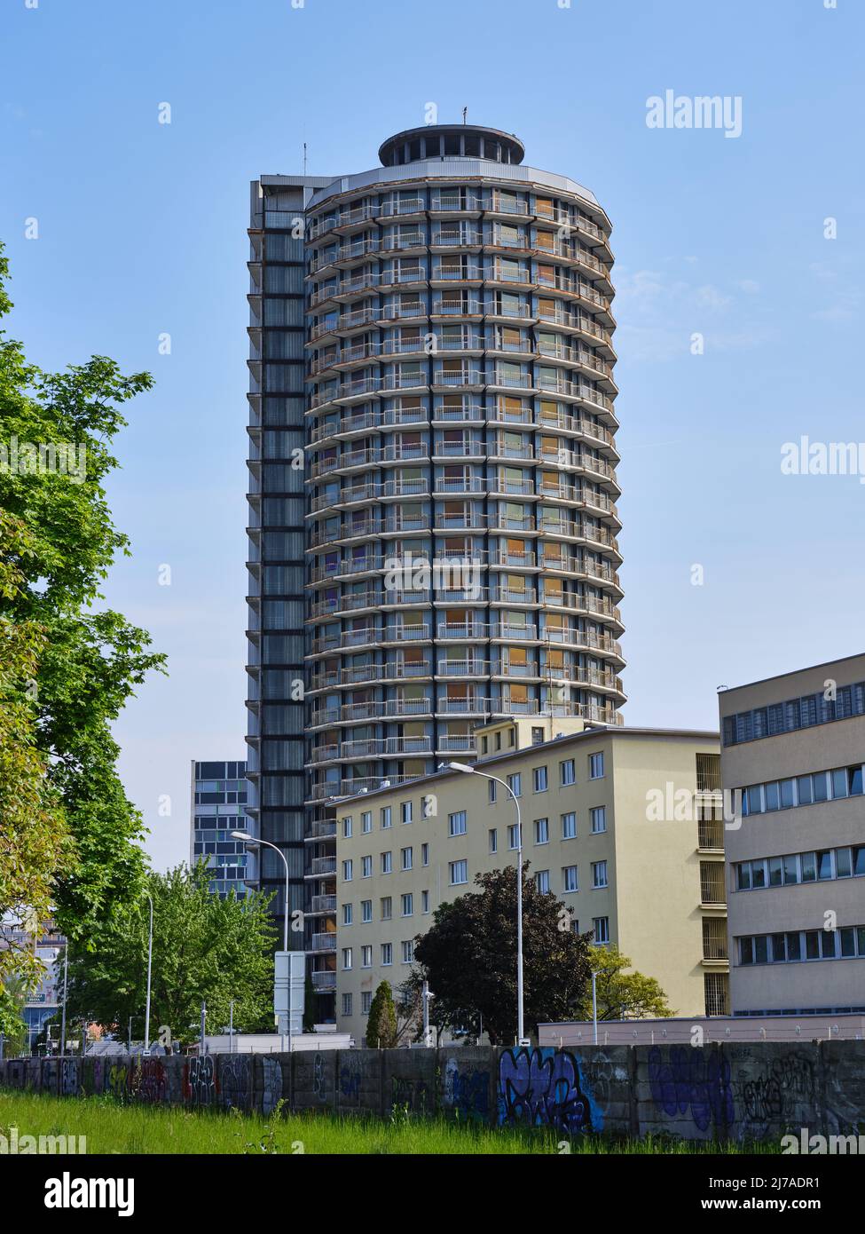 Altes zylindrisches hohes Haus namens 'Kukurica' (Mais) in Bratislava, Slowakei Stockfoto