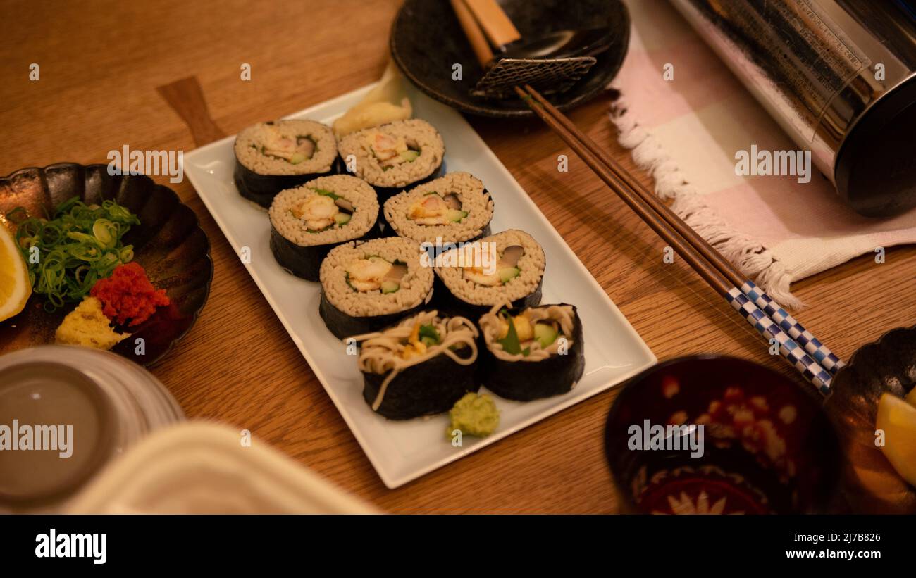 Makimono Sushi aus Soba Nudel Stockfoto