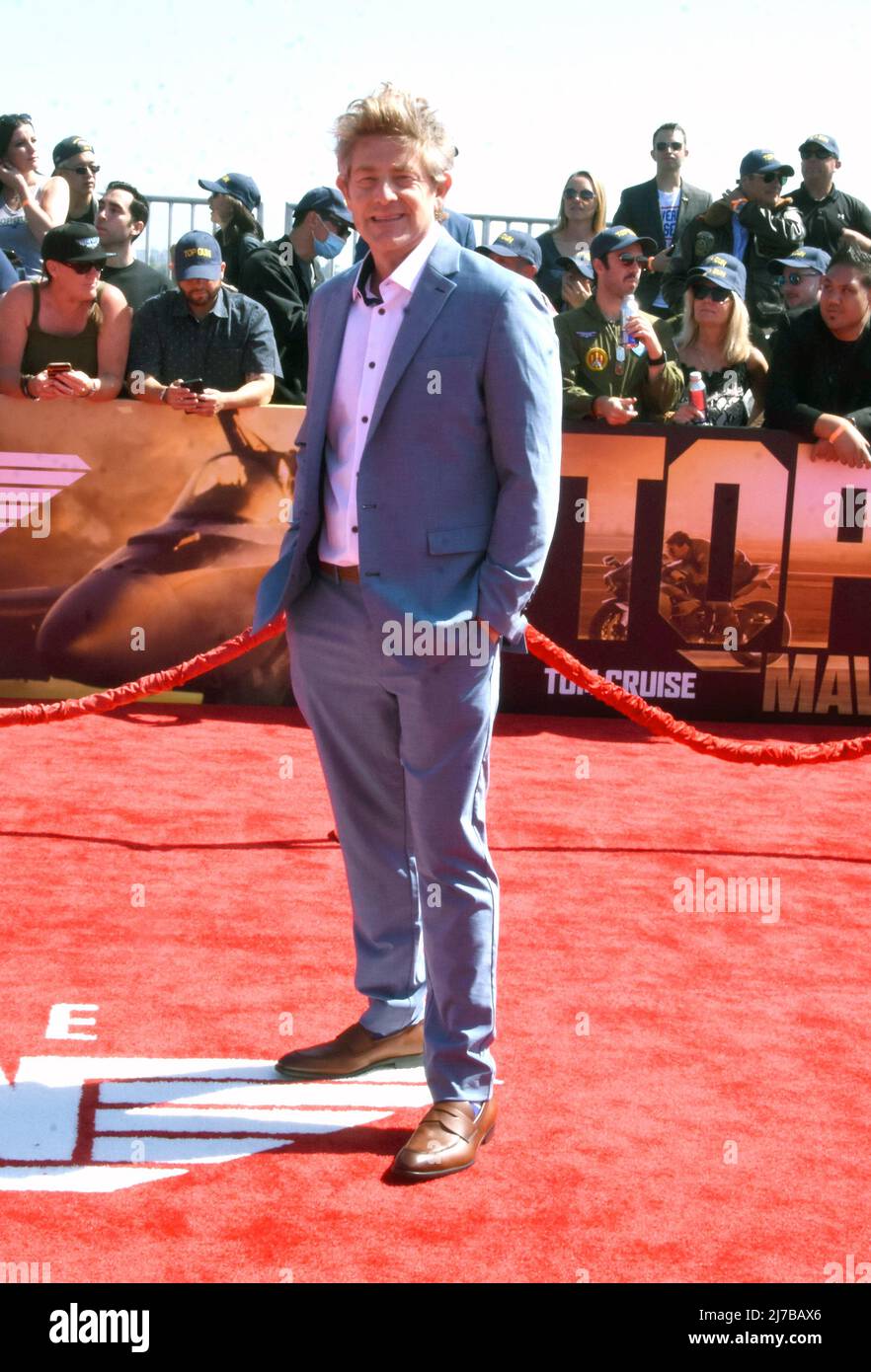 San Diego, California, USA 4.. Mai 2022 Schauspieler Jason Nash nimmt an der Weltpremiere von Top Gun: Maverick auf der USS MIDWAY am 4. Mai 2022 in San Diego, Kalifornien, USA, Teil. Foto von Barry King/Alamy Stockfoto Stockfoto