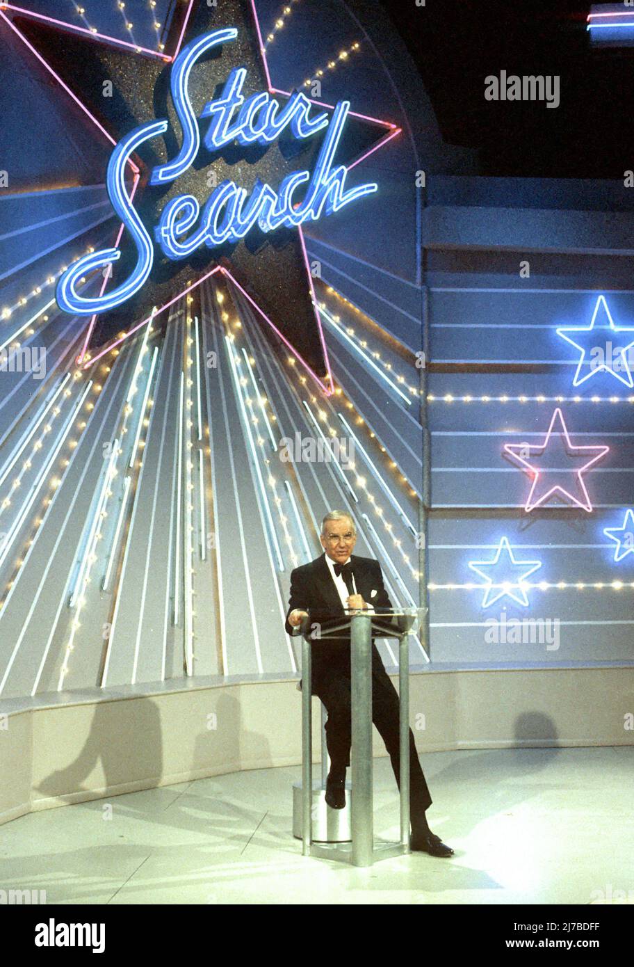 Ed McMahon während einer Aufnahme von Star Search um 1985 Credit: Ron Wolfson / MediaPunch Stockfoto
