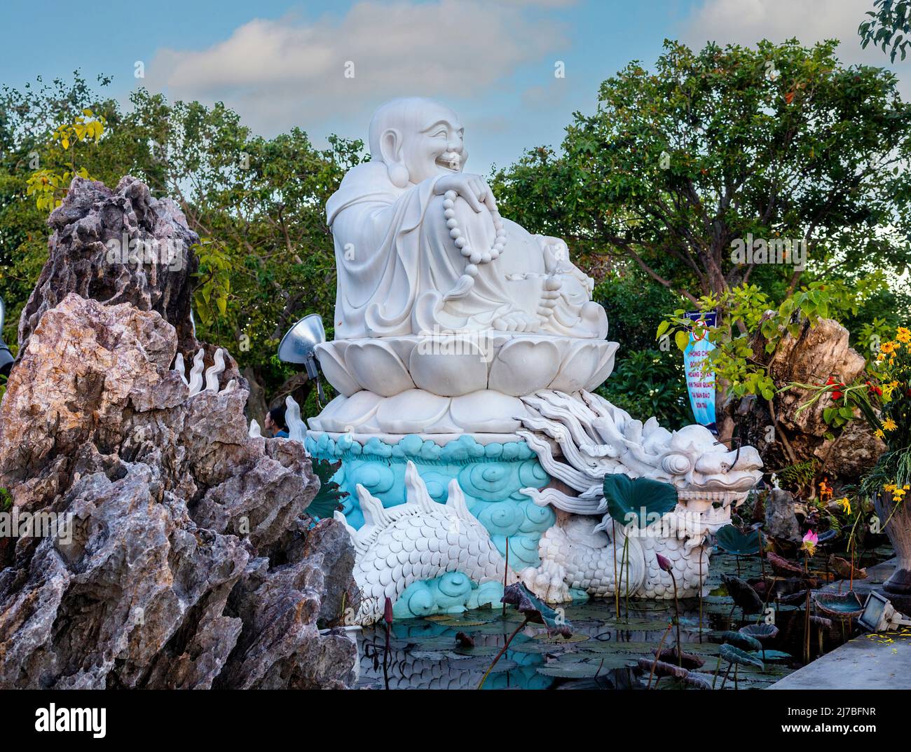 Fat Buddha im buddhistischen Tempel Hua Linh ung in Da Nang. Stockfoto
